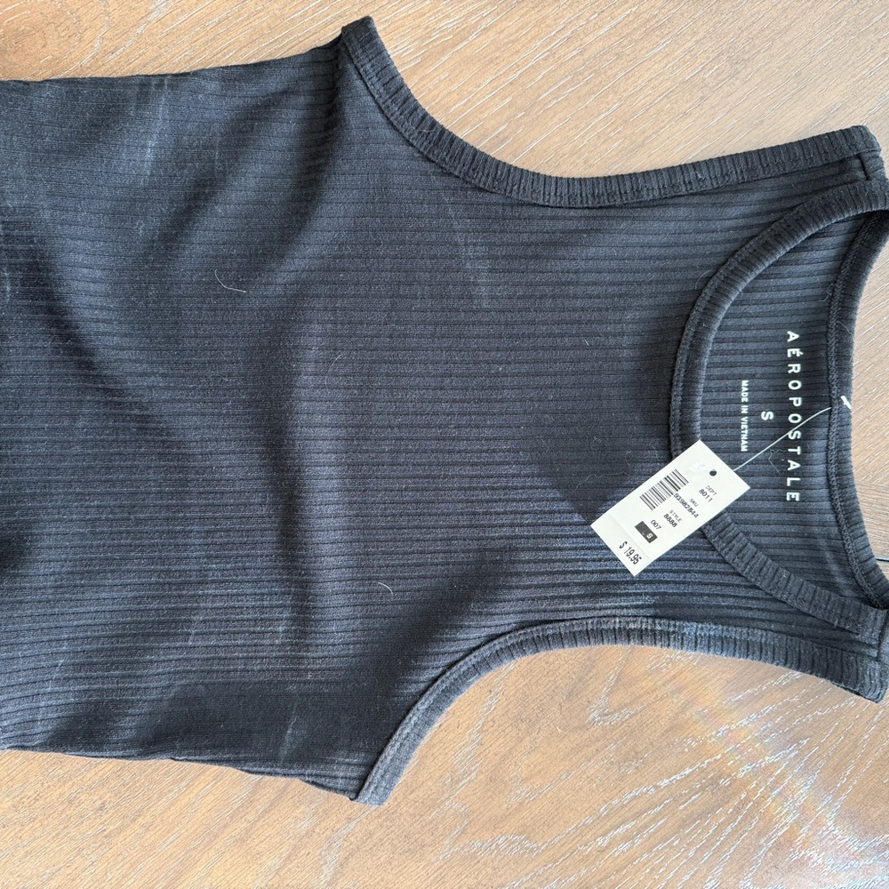 Black aero cropped tank top